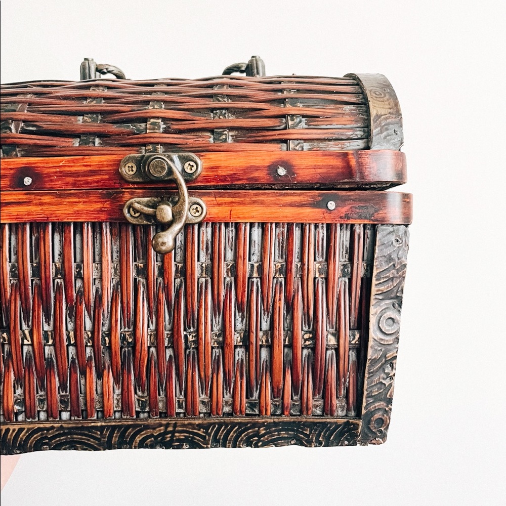 Small wicker box
